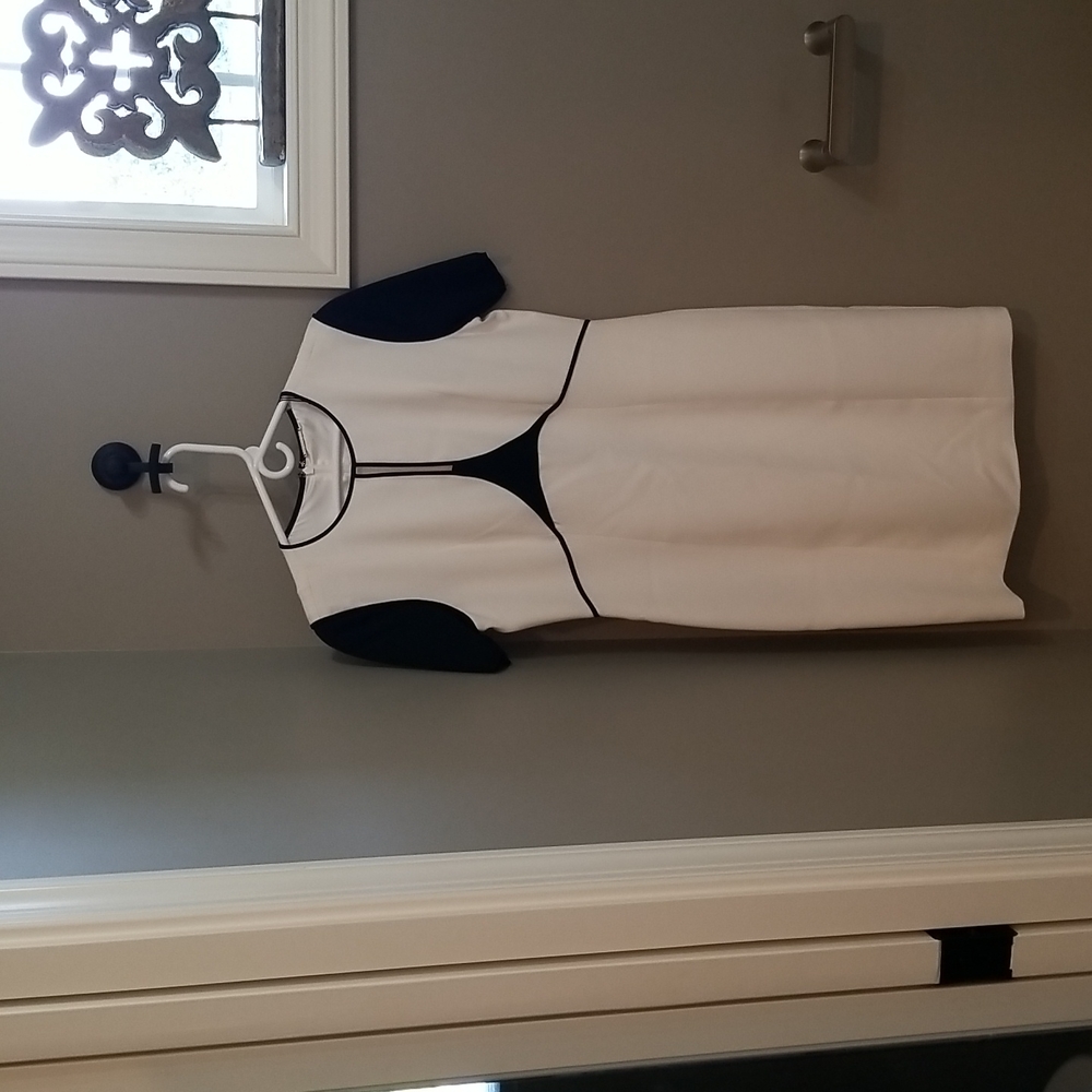 Elie Tahari Size 10 Blak and White Dress.